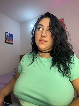 Snapshot of scarlett_queen56 chatting on 03/17/26, 06:28 scarlett queen56 online show from 03/17/26, 06:28