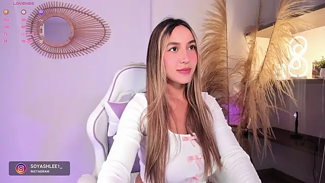 Snapshot of ashley2004_x chatting on 09/25/25, 11:41 ashley2004 x online show from 09/25/25, 11:41