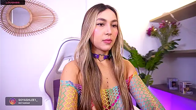 Snapshot of ashley2004_x chatting on 10/15/25, 05:13 ashley2004 x online show from 10/15/25, 05:13