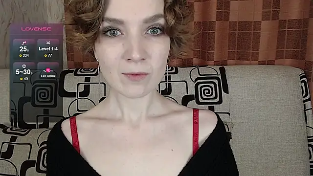 Snapshot of TinaWince chatting on 02/14/26, 04:42 TinaWince online show from 02/14/26, 04:42