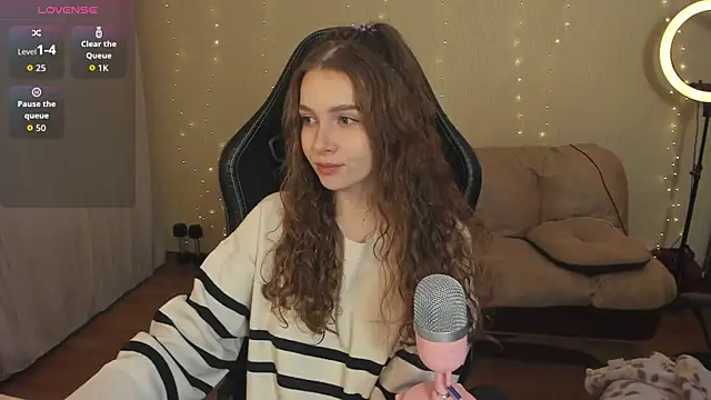 Snapshot of Kami_kam chatting on 12/14/25, 09:19 Kami kam online show from 12/14/25, 09:19