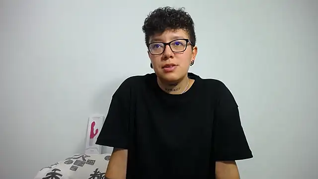 Snapshot of alex_noa chatting on 02/07/25, 10:30 alex noa online show from 02/07/25, 10:30
