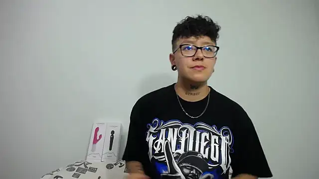 Snapshot of alex_noa chatting on 02/10/25, 05:52 alex noa online show from 02/10/25, 05:52