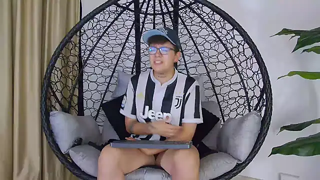 alex noa online show from 11/04/25, 06:18