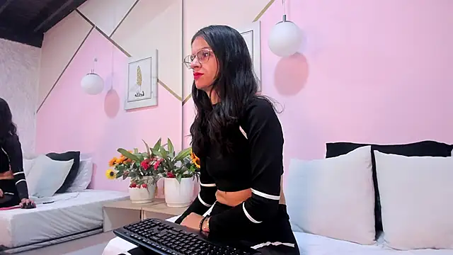 Snapshot of maye_wells chatting on 12/24/24, 12:55 maye wells online show from 12/24/24, 12:55