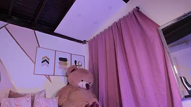 Snapshot of maye_wells chatting on 01/10/25, 05:24 maye wells online show from 01/10/25, 05:24