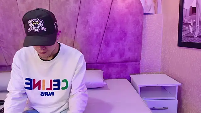 kendalltaylorr online show from 10/23/25, 12:15