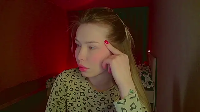 mia raspberrie online show from 03/21/25, 07:02