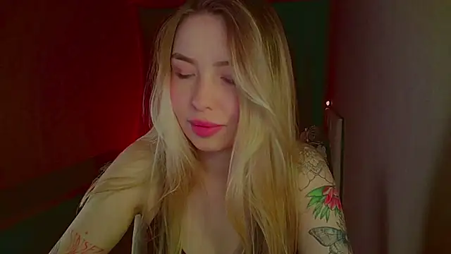 mia raspberrie online show from 03/22/25, 11:09