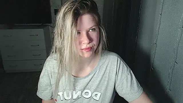 Snapshot of MelissaXKinky chatting on 02/08/25, 04:36 MelissaXKinky online show from 02/08/25, 04:36