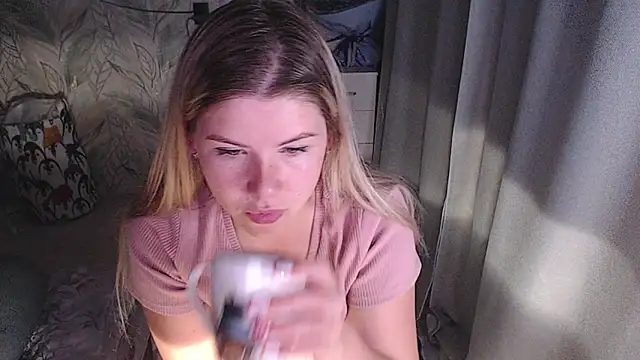 Snapshot of MelissaXKinky chatting on 09/11/25, 05:46 MelissaXKinky online show from 09/11/25, 05:46