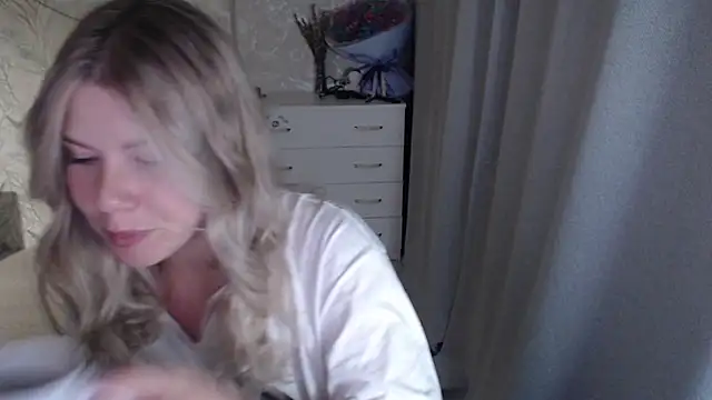 Snapshot of MelissaXKinky chatting on 09/28/25, 05:40 MelissaXKinky online show from 09/28/25, 05:40