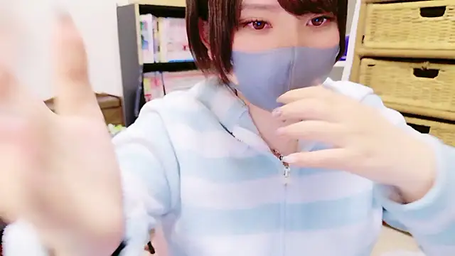 senachinnn online show from 11/17/25, 05:13