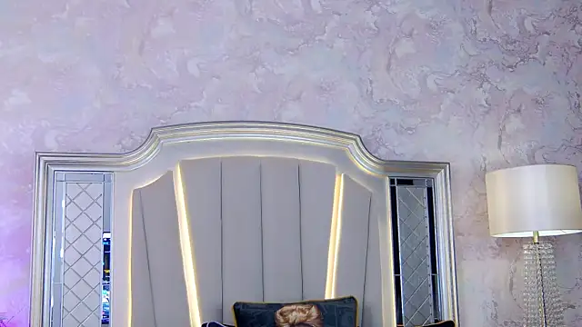 Issadorra online show from 02/08/25, 02:27