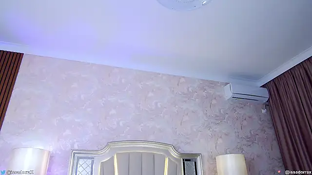 Issadorra online show from 03/19/25, 12:01