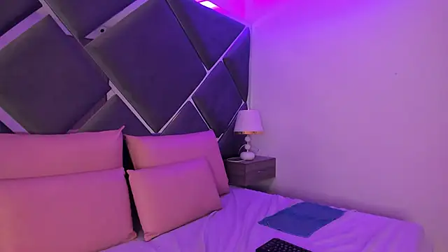 Charlotte Myers online show from 10/02/25, 07:43