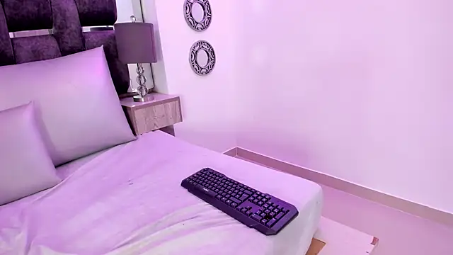 Charlotte Myers online show from 10/30/25, 07:25