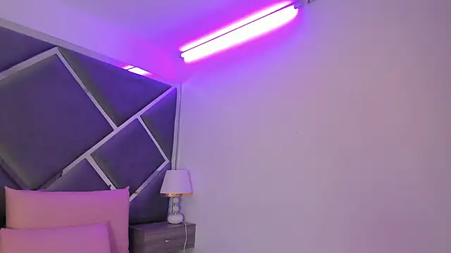 Charlotte Myers online show from 11/21/25, 07:45