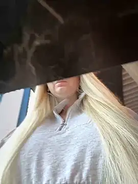 Teya moon  online show from 12/04/24, 10:02