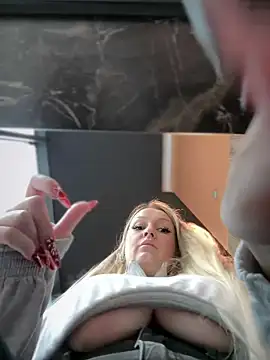 Teya moon  online show from 12/17/24, 10:34