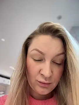 Teya moon  online show from 12/19/24, 11:39