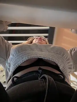 Teya moon  online show from 01/22/25, 11:12