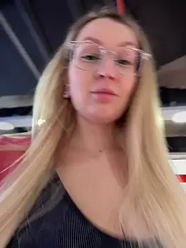 Teya moon  online show from 02/22/25, 12:08