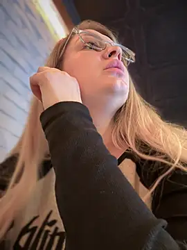 Teya moon  online show from 03/05/25, 12:11