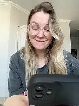 Teya moon  online show from 11/20/25, 10:48