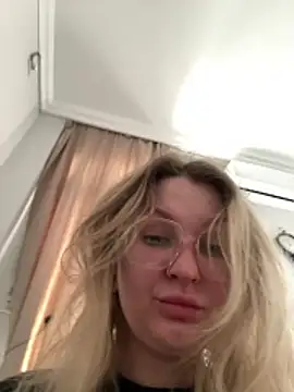 Teya moon  online show from 11/22/25, 08:02