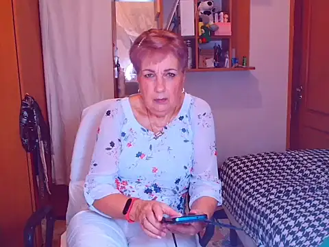 Snapshot of Victoria5643 chatting on 02/17/25, 06:37 Victoria5643 online show from 02/17/25, 06:37