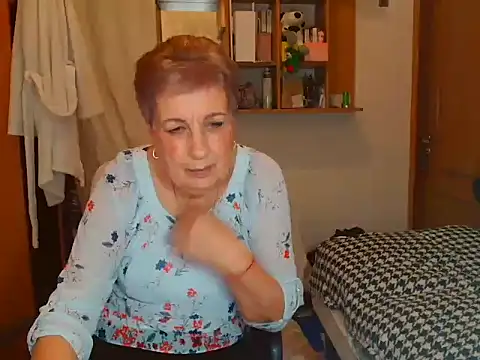 Snapshot of Victoria5643 chatting on 02/21/25, 07:32 Victoria5643 online show from 02/21/25, 07:32