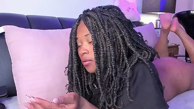 Snapshot of Anneth__M chatting on 03/16/25, 07:26 Anneth M online show from 03/16/25, 07:26