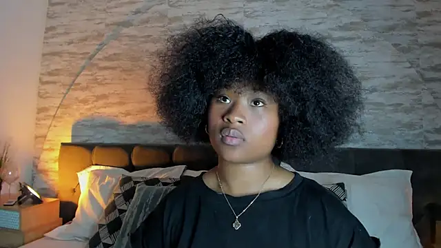 Snapshot of Anneth__M chatting on 12/02/25, 07:42 Anneth M online show from 12/02/25, 07:42