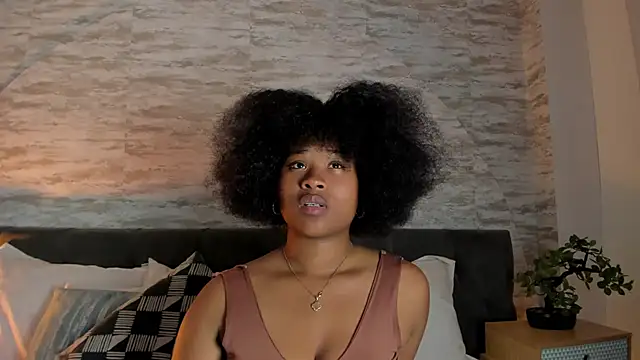 Snapshot of Anneth__M chatting on 12/04/25, 07:44 Anneth M online show from 12/04/25, 07:44