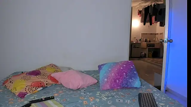 Snapshot of thamara26 chatting on 02/11/26, 02:05 thamara26 online show from 02/11/26, 02:05