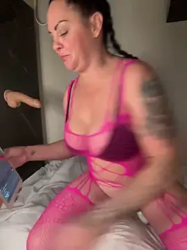 Snapshot of IvyWylde chatting on 12/18/24, 10:46 IvyWylde online show from 12/18/24, 10:46