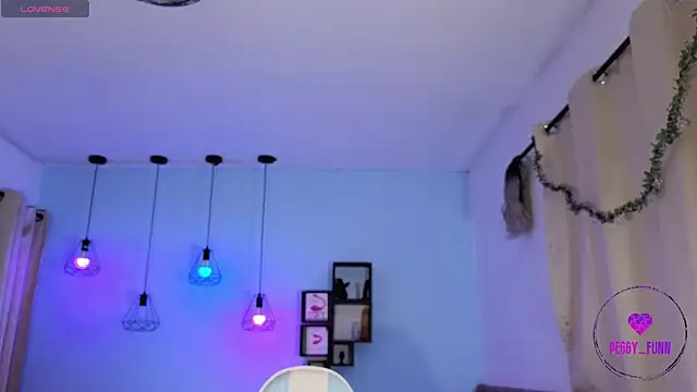 Snapshot of Peggy_Funn chatting on 12/30/24, 02:31 Peggy Funn online show from 12/30/24, 02:31