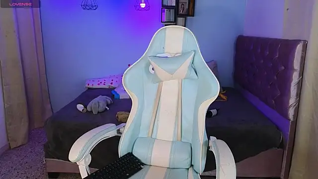 Snapshot of Peggy_Funn chatting on 01/13/25, 02:28 Peggy Funn online show from 01/13/25, 02:28