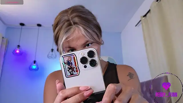 Snapshot of Peggy_Funn chatting on 01/19/25, 01:10 Peggy Funn online show from 01/19/25, 01:10