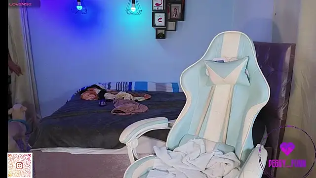 Snapshot of Peggy_Funn chatting on 01/22/25, 12:16 Peggy Funn online show from 01/22/25, 12:16