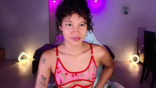 Snapshot of Peggy_Funn chatting on 09/17/25, 11:28 Peggy Funn online show from 09/17/25, 11:28