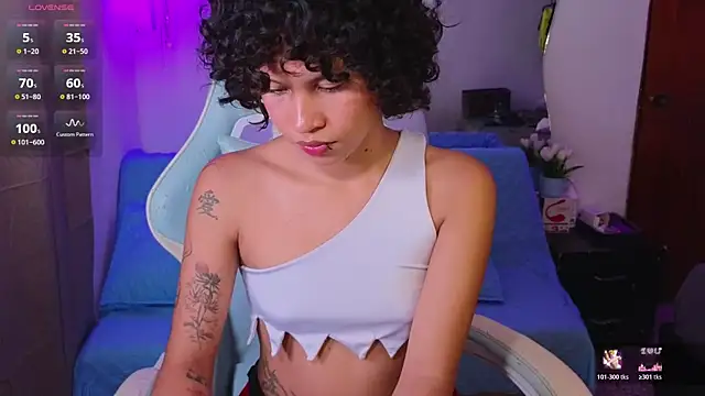 Snapshot of Peggy_Funn chatting on 12/03/25, 01:13 Peggy Funn online show from 12/03/25, 01:13