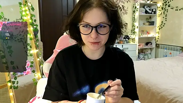 lily noris online show from 12/13/24, 01:15