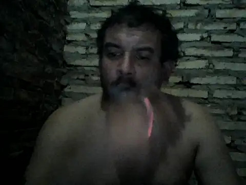 Snapshot of Rodrigo_happy chatting on 12/14/25, 03:01 Rodrigo happy online show from 12/14/25, 03:01