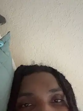 Snapshot of titibread23 chatting on 03/25/26, 09:32 titibread23 online show from 03/25/26, 09:32