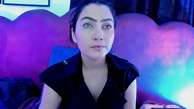 Snapshot of sophy_rock chatting on 06/12/26, 03:11 sophy rock online show from 06/12/26, 03:11