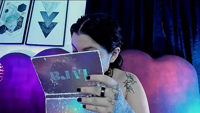 Snapshot of sophy_rock chatting on 06/23/26, 02:48 sophy rock online show from 06/23/26, 02:48