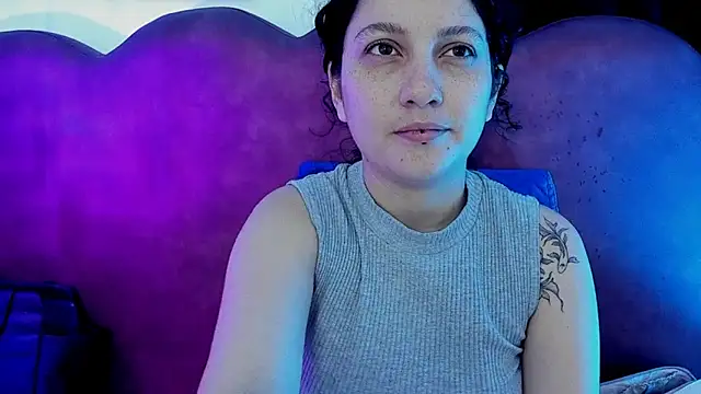 Snapshot of sophy_rock chatting on 06/29/26, 03:23 sophy rock online show from 06/29/26, 03:23