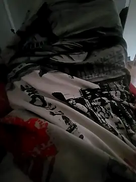 Snapshot of therealbeverlycious chatting on 12/21/25, 08:54 therealbeverlycious online show from 12/21/25, 08:54